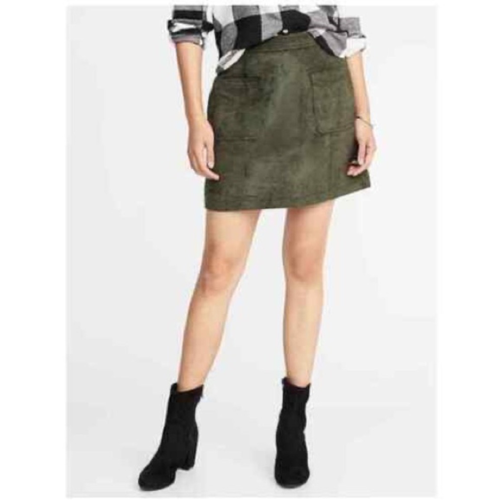 NWT Suede Skirt, size 6